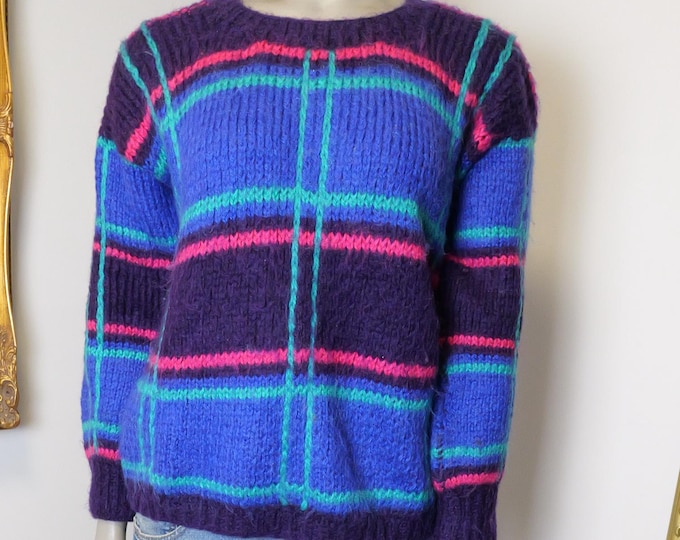 Vintage 1980’s hand knit acrylic pull over sweater