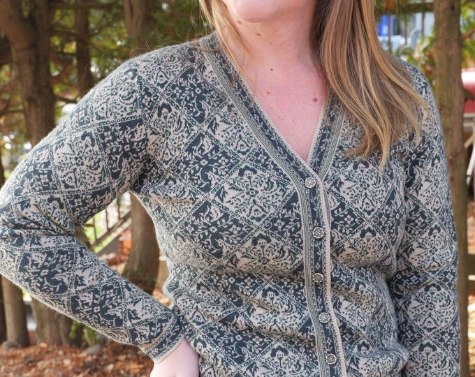 Vintage light weight paisley print women's cardigan sweater size 4