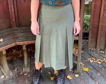 1960’s Women’s Wool Skirt Made In England / Vintage Green Wool Midi Skirt / Winter Skirt / Holiday Skirt / Winter Clothing /Vintage Clothing
