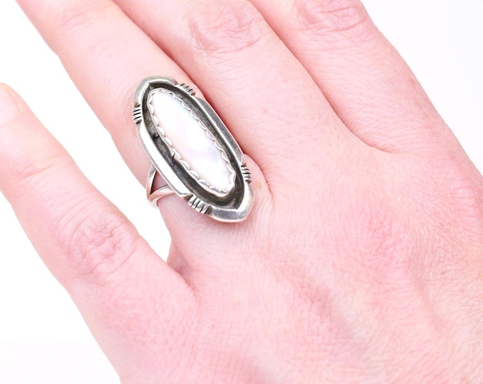 Vintage Navaho Sterling silver feather ring in mother of pearl