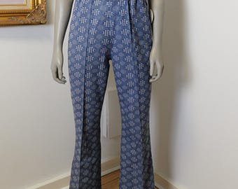 Authentic vintage 1970’s women’s flare pants size medium