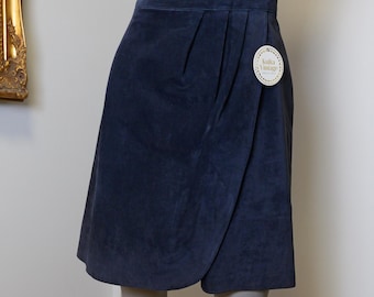 Danier Leather Navy blue women's suede skort made in Canada
