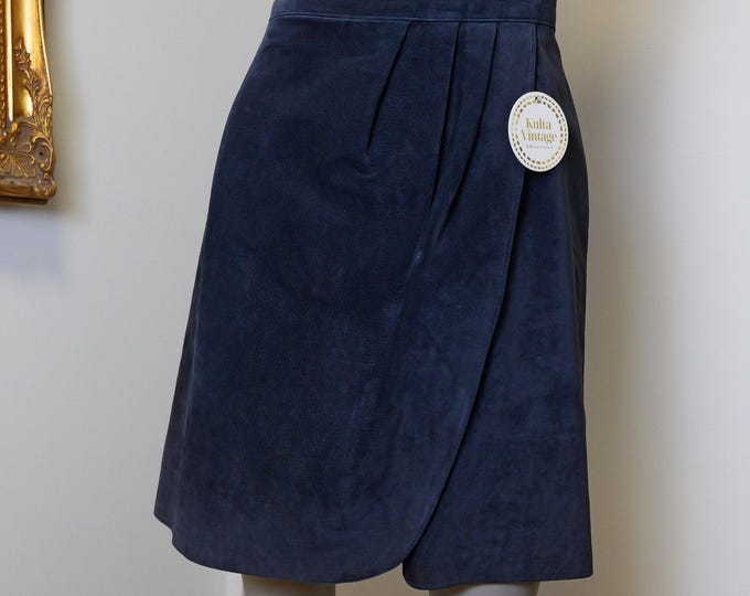 Danier Leather Navy blue women's suede skort made in Canada