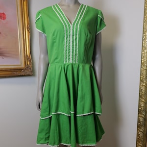1950s Grünes Rüschen Kleid: Großes Vintage Pin Up Kleid