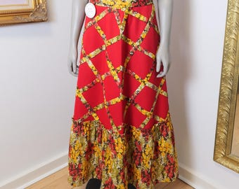 Amazing 1970’s Quilted Maxi Skirt With Ruffles / Unique vintage clothing / Rag Doll Skirt / Retro long women’s skirt 27 inches waist