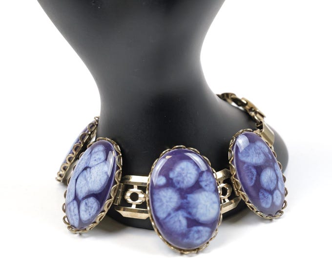 Periwinkle Purple Splotched Glass Oval Cabochon Gold Tone Link Bracelet 1950’s 1960’s