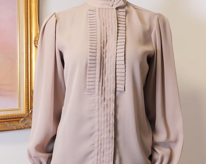 Women’s Victorian Flounce Pirate Blouse / Vintage Brown Tan Oatmeal Button Down / Secretary Blouse / Dressy Top / Office Work Blouse