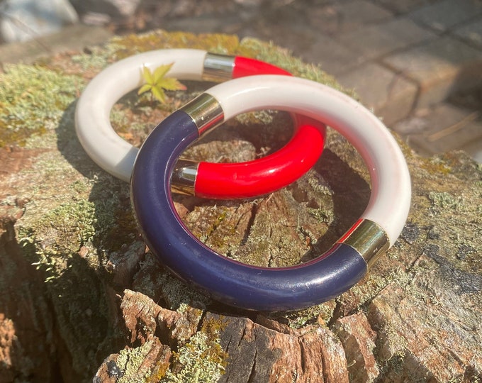 1980’s Women’s Blue And Red Nautical Theme Stackable Bangle Bracelets Set / Vintage Jewelery / 80’s Costume Jewelry / Bangle Stack