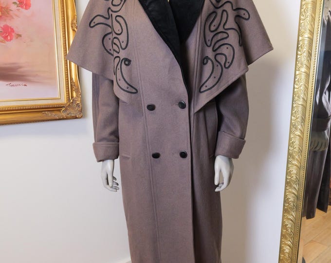 Women’s vintage 100% wool parka with cape / Dressy wool coat with black velvet collar / Winter Parka size medium