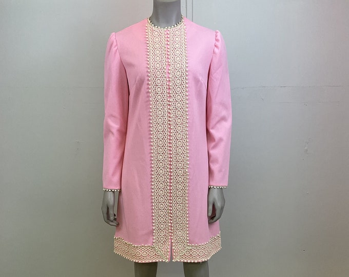 1960’s Long Sleeve Pastel Pink Vintage Womens Shift Dress / 60s dress / Pink Dress / Midi Dress / Sweetheart Dress / Pretty Girly Pink