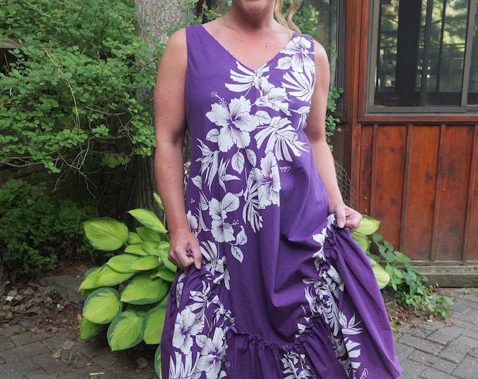 Vintage Hawaiian Dress / Purple Vintage V Neck Hawaiian Dress / Sleeveless Dress With Ruffle Hem / Vacation Dress / Beach Dress