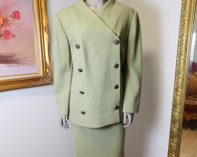 Vintage women’s sage green tweed skirt suit set size Large to XL