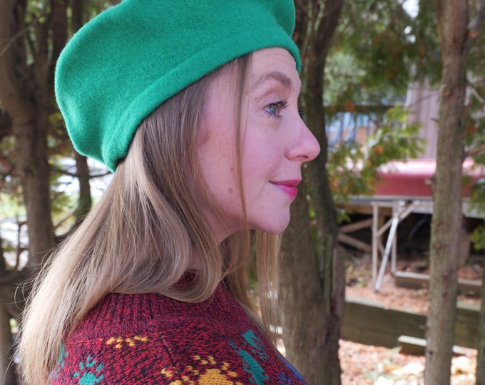 Vintage wool beret hat in green with jewels