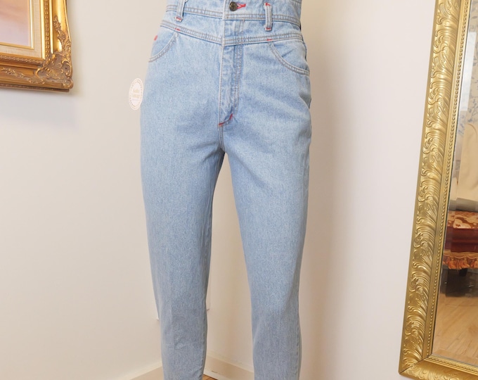 Vintage James Cat High Waist Jeans / Woman’s vintage 1980’s denim ankle length jeans / Light wash jeans 28 waist