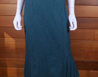 Vintage Women’s Wool Skirt / Houndstooth Green And Black 1960’s Skirt With Kick Flare Pleated Hem / Women’s Vintage Skirt