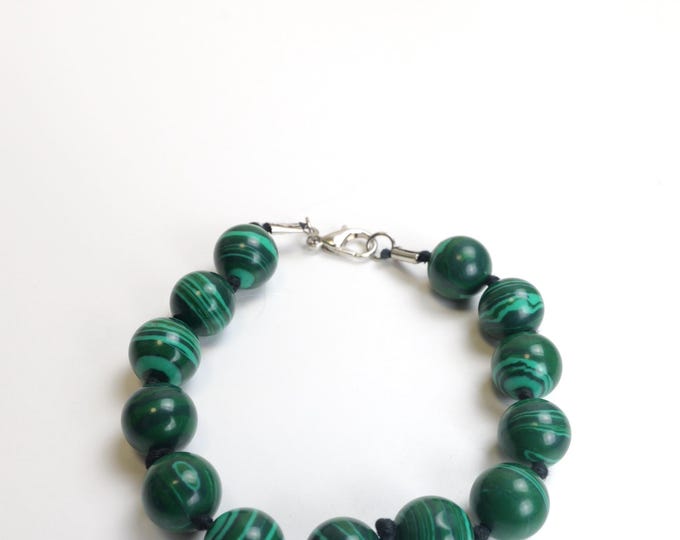 Genuine Green Malachite beaded vintage women’s bracelet / green stone bracelet / vintage jewelry gift for her / Hand knotted stones