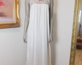 Vintage White Nightgown With Red Tulip Flowers / Made In Canada Lingerie / Women’s Large Nightie / Vintage Slip Dress / Voluptuous Vintage