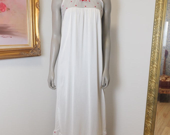 Vintage White Nightgown With Red Tulip Flowers / Made In Canada Lingerie / Women’s Large Nightie / Vintage Slip Dress / Voluptuous Vintage