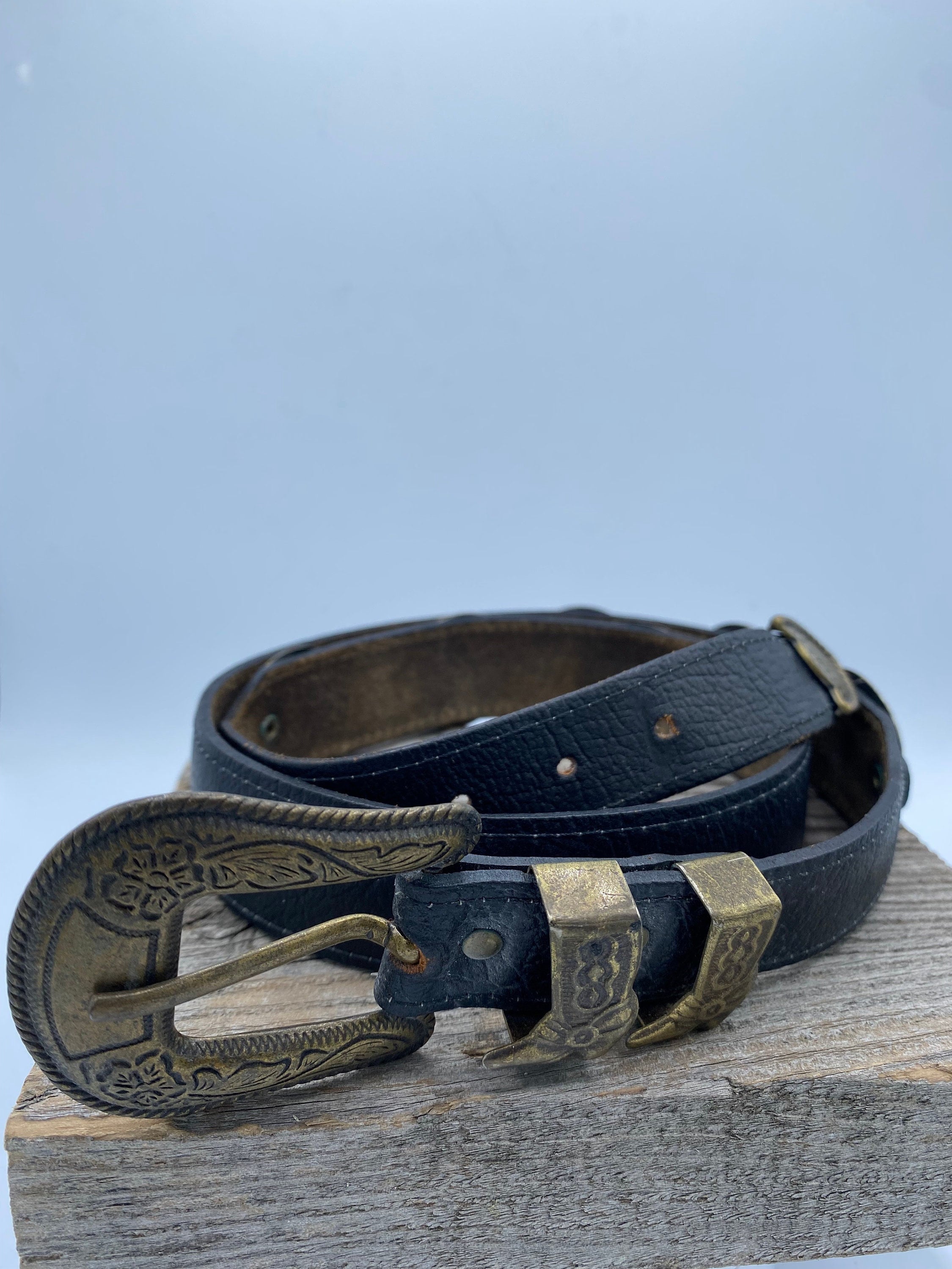 Vintage Leather Western Belt / Womens Vintage Belt / Leather and Brass