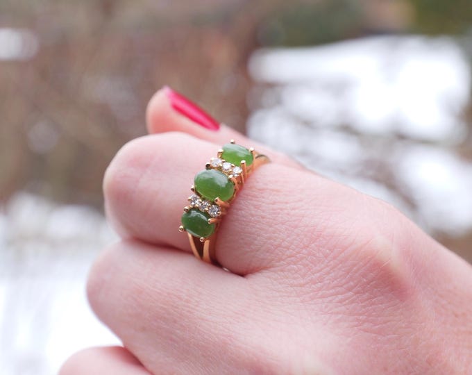 Vintage Faux green jade and CZ gold band ring size 9