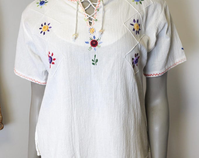 Vintage Hungarian women’s embroidered cotton top /  Hand embroidery crinkle cotton size 40 / Vintage boho festival T-shirt