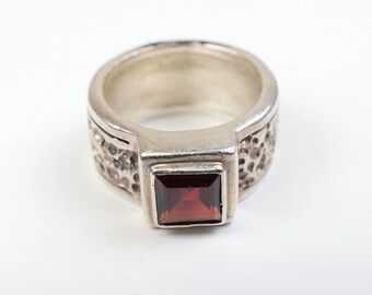 Vintage solid silver 925 sterling ring with red stone artisan made chunky silver ring / 8.5 men’s ring / 8.5 women’s ring / Vintage gift