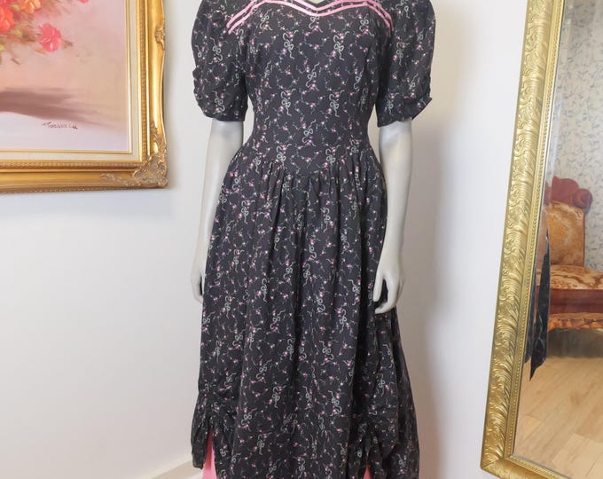 Vintage women’s floral cotton ball gown / Western party dress / country wedding guest / cottagecore / full skirt /Prarie dress