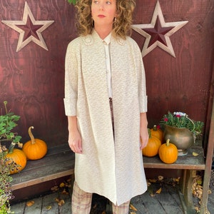 Women’s Vintage Harella Blue Label 1960’s Cream Colour Swing Coat / Fall Coat / Dress Coat / Warm Layers / 1960’s Clothing / Librarian Core