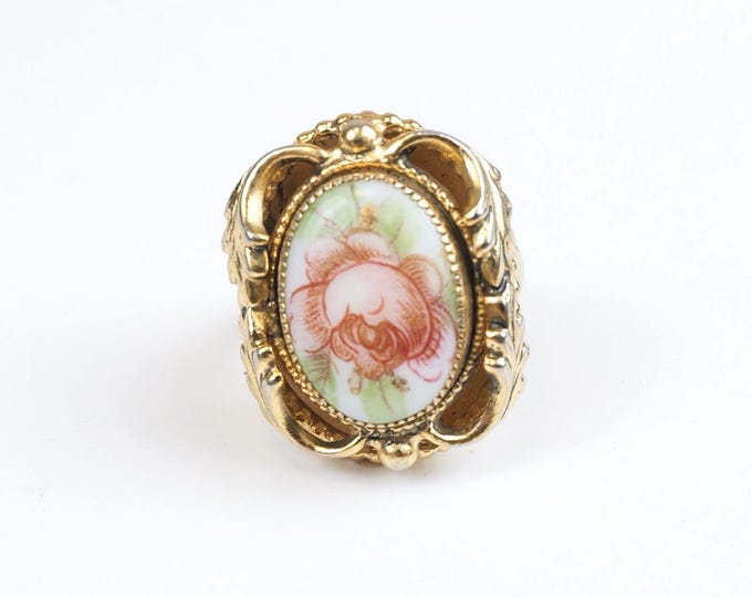 Vintage Rose Lucite Ring: Shabby Chic Gold Tone Size 5