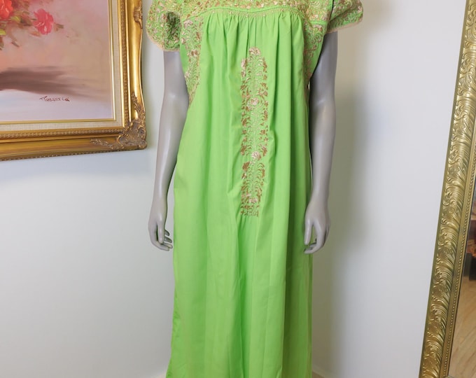 Vintage women’s embroidered Mexican dress / 1970’s vintage hand embroidered Maxi dress with crochet details / Boho 70’s festival dress