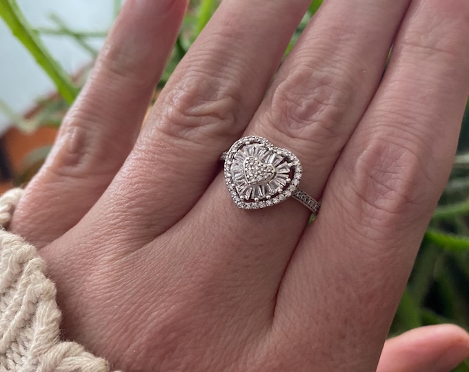 Sterling silver heart shaped ring with tiny diamonds size 7