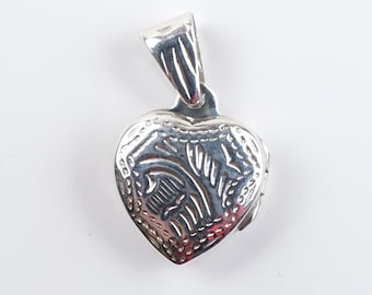 Vintage sterling silver heart locket