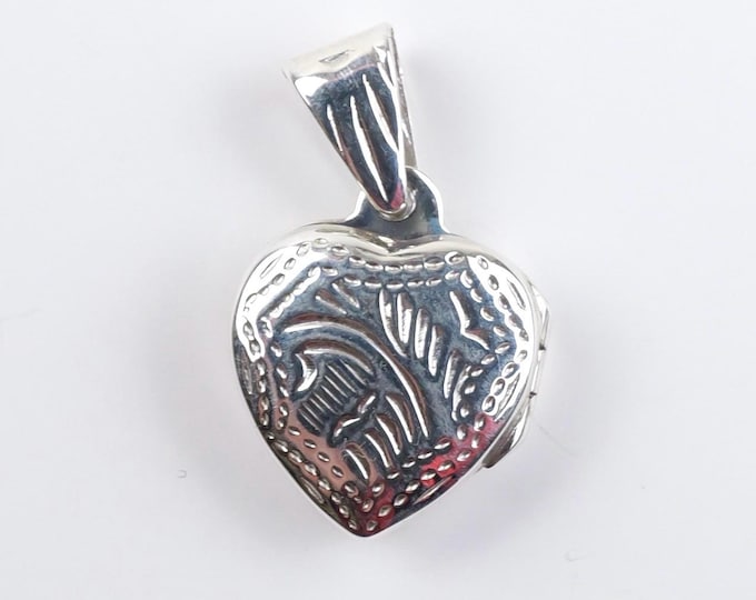 Vintage sterling silver heart locket
