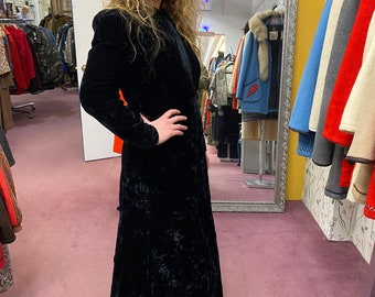 1930's Black Velvet Opera Coat / Womens Antique Dress Coat / Romantic Glamorous 1940's Dress / Vintage Clothing / Evening Coat