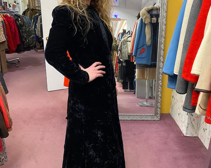 1930's Black Velvet Opera Coat / Womens Antique Dress Coat / Romantic Glamorous 1940's Dress / Vintage Clothing / Evening Coat