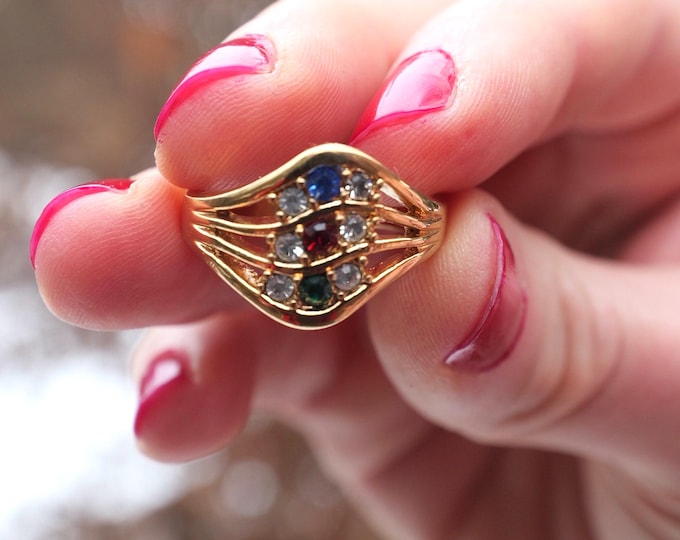 Signed Avon vintage gold rainbow stone ring / Family ring 1980’s size 7.5