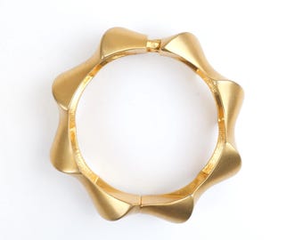 Chic Twisted Gold Tone Clamper Bracelet Unsigned 1960’s 1970’s Matte Finish