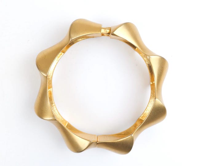 Chic Twisted Gold Tone Clamper Bracelet Unsigned 1960’s 1970’s Matte Finish