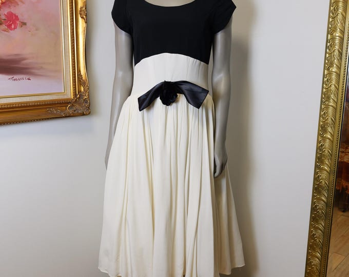 Vintage women’s 80’s does 50’s Black and white Ballerina Cupcake Party Dress For Prom