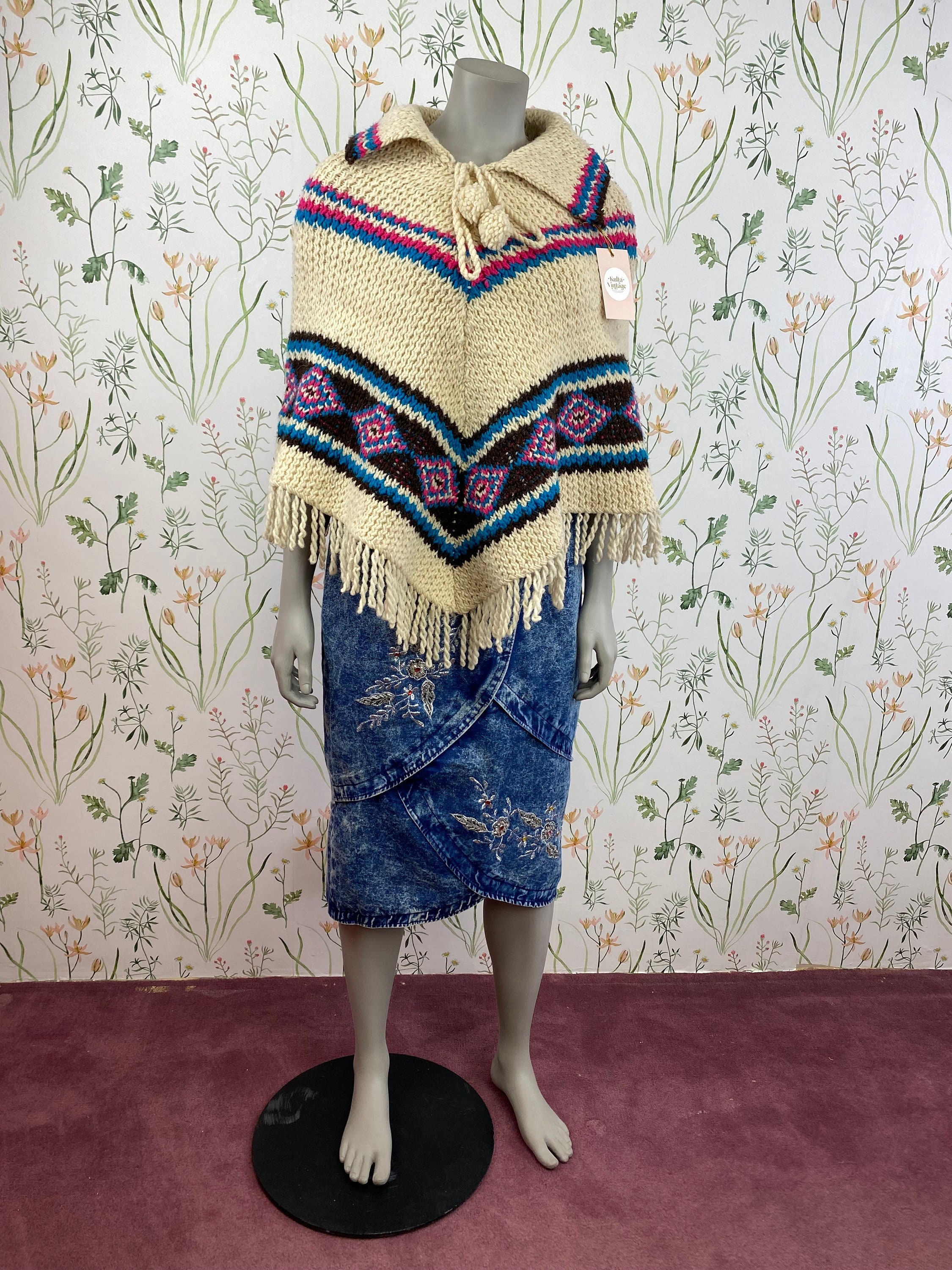 Vintage Poncho / Womens Hippie Poncho / Handknit Poncho / 70's / Gift Vintage Clothing