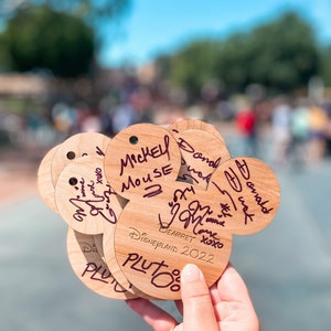 Magical Disney Autograph Card - Perfect for Collectors!