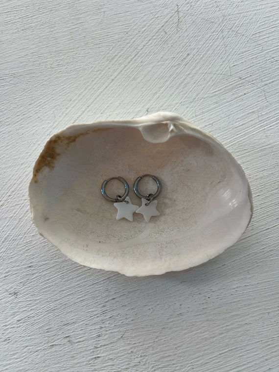 Star Huggie Earrings, Silver Earrings with Star Charms, White Star Earrings, Mother of Pearl Earrings, Star Earrings, Huggie Hoops, Drops