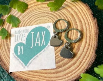 Pendientes Huggie de corazón