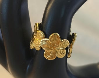 Gold Hibiscus Flower Ring Size 7 – Tropical Floral Jewelry