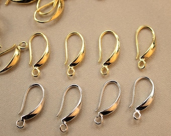 Pode incluir: Um conjunto de 10 ganchos para brincos, 5 dourados e 5 prateados. Os ganchos são de metal e têm uma forma curva. São perfeitos para fazer brincos.