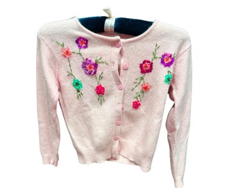 Cardigan en laine rose à ornements floraux, haut vintage