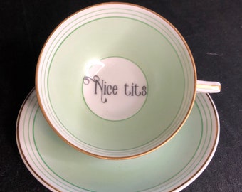 Tasse à expresso vulgaire - beaux seins - insulte drôle français Limoges vintage - tasse à café - cadeau grossier - pas de vinyle - tasse à thé jure - cadeaux gay