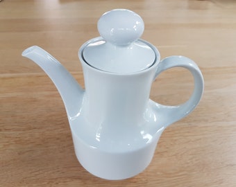 Elegant Mid-century teapot in white porcellain made by Mitterteich Bavaria (marked).