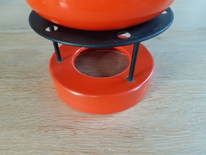 made in the 70s. Beautifull orange retro fondue-set