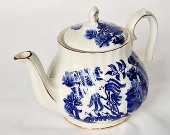 Vintage SadlerBone China  Teapot, Blue Willow Teapot, Vintage Blue and white Teapot, Pattern Teapot, Collectable Teapot, Homeware.